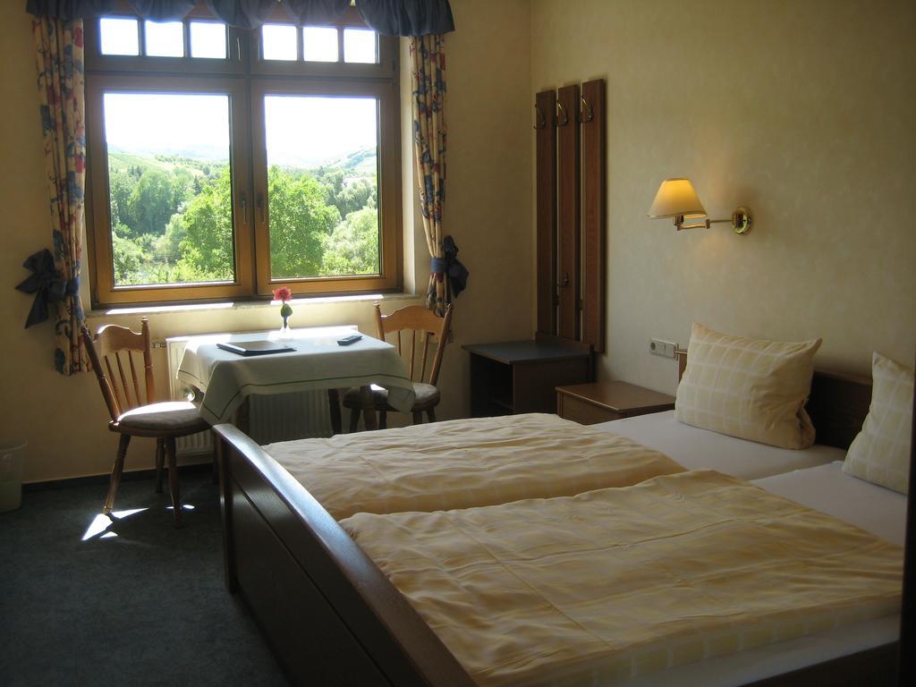 Moselhotel Lesura Lieser Buitenkant foto