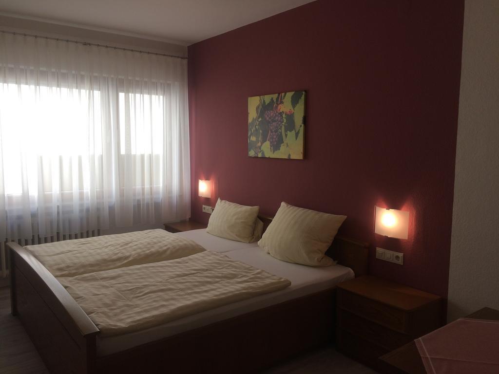 Moselhotel Lesura Lieser Buitenkant foto