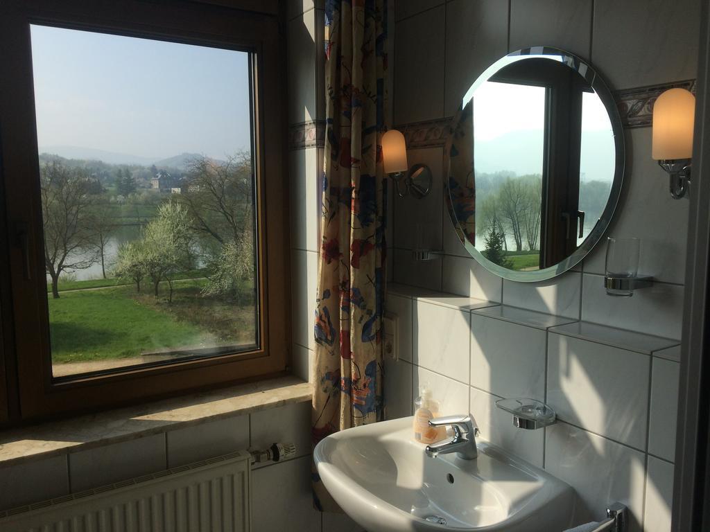 Moselhotel Lesura Lieser Buitenkant foto