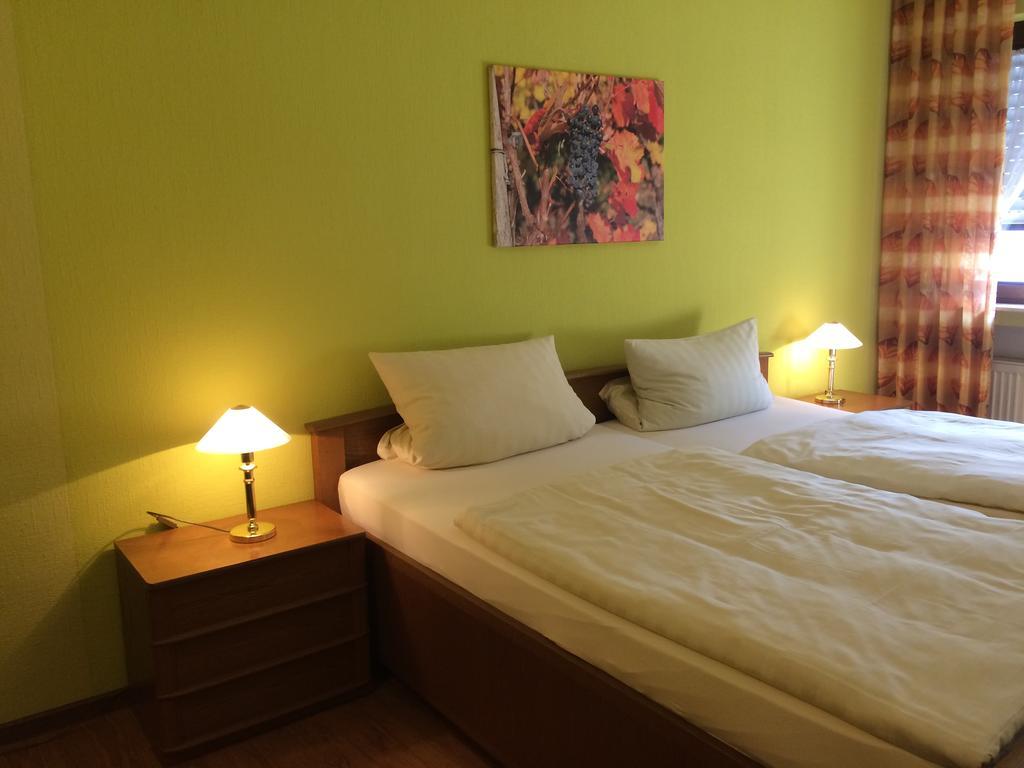 Moselhotel Lesura Lieser Buitenkant foto