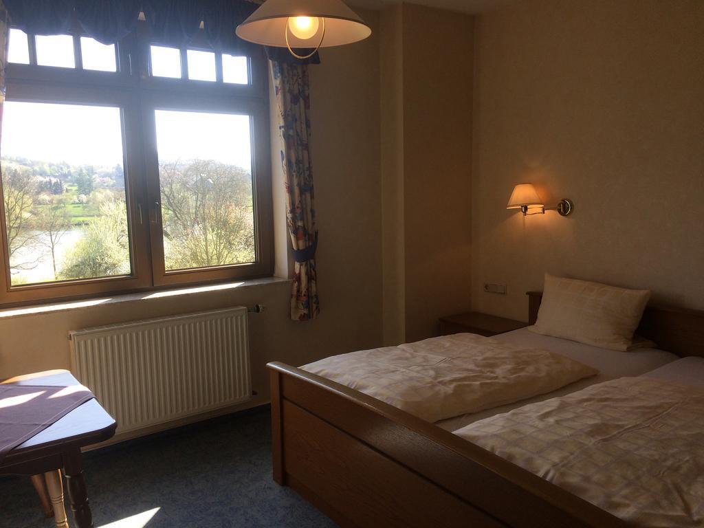 Moselhotel Lesura Lieser Buitenkant foto