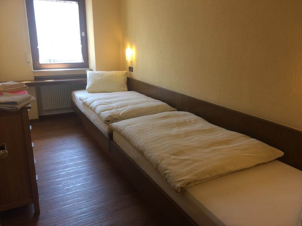 Moselhotel Lesura Lieser Buitenkant foto
